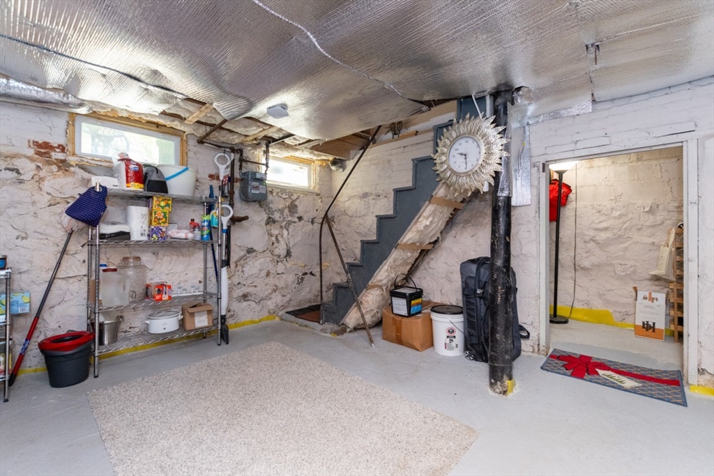 Waltham, Massachusetts 02453, United States, 3 Bedrooms Bedrooms, ,2 BathroomsBathrooms,Residential,Contingent,200045