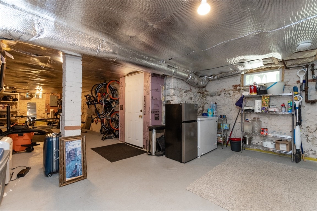 Waltham, Massachusetts 02453, United States, 3 Bedrooms Bedrooms, ,2 BathroomsBathrooms,Residential,Contingent,200045