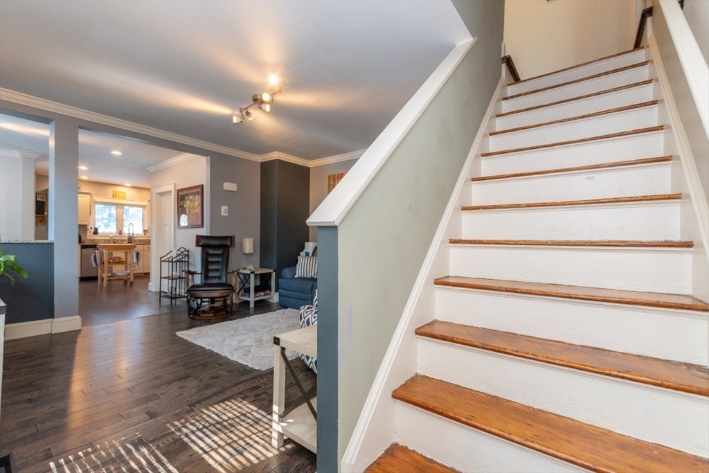 Waltham, Massachusetts 02453, United States, 3 Bedrooms Bedrooms, ,2 BathroomsBathrooms,Residential,Contingent,200045