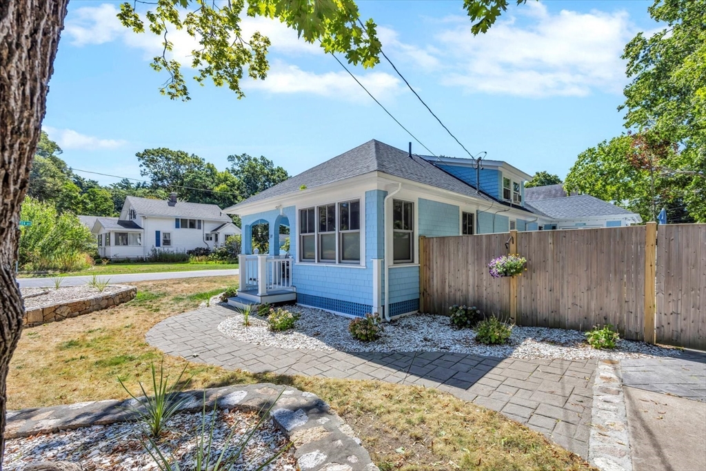 22 Bay View Ave
