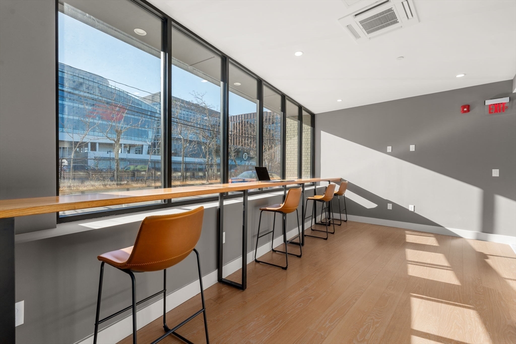 100 Lincoln Street 503