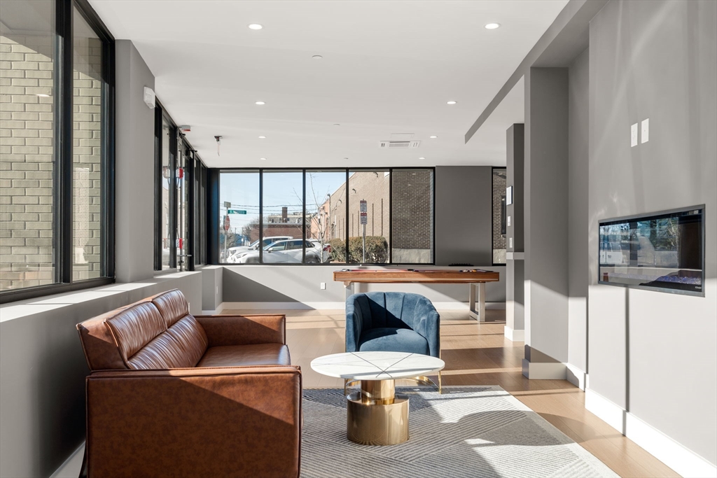 100 Lincoln Street 503