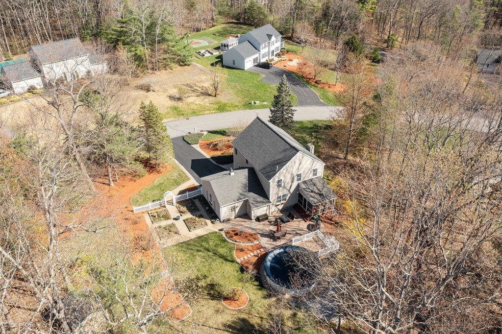 40 Longwood Dr