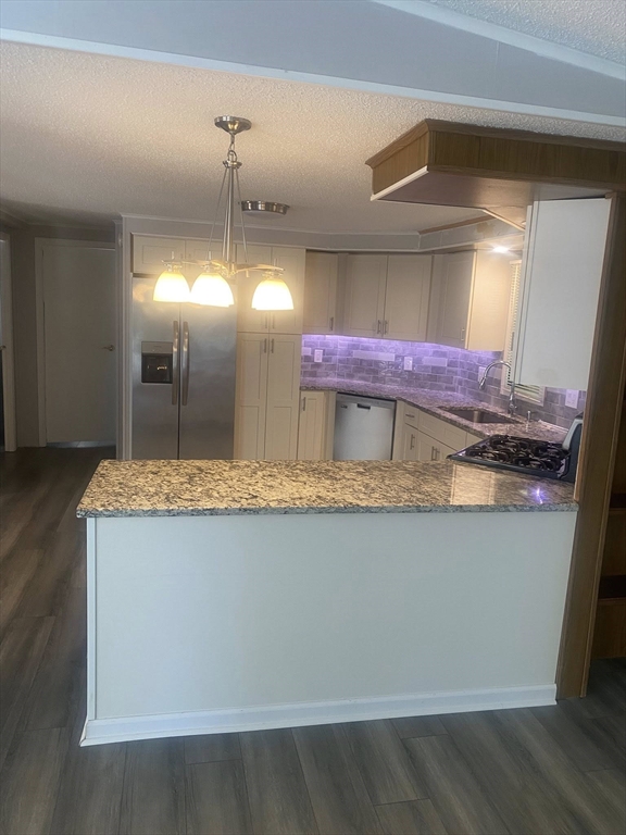 18 Parkwood Dr