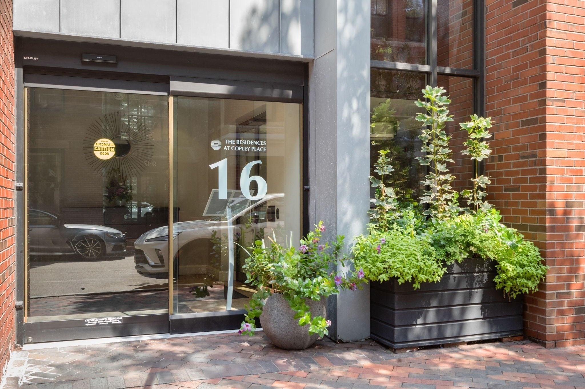 16 Harcourt ST