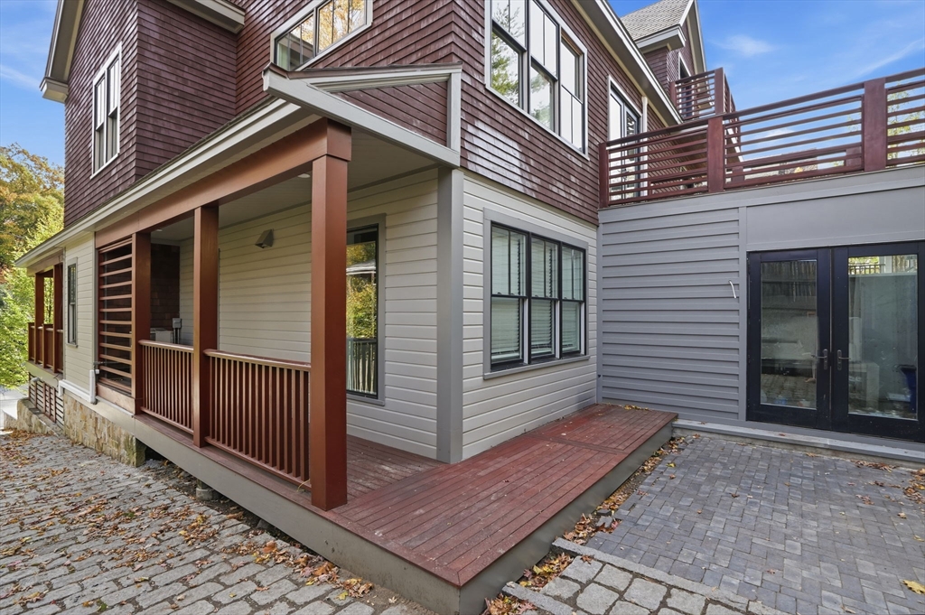 24 Sigourney St 2