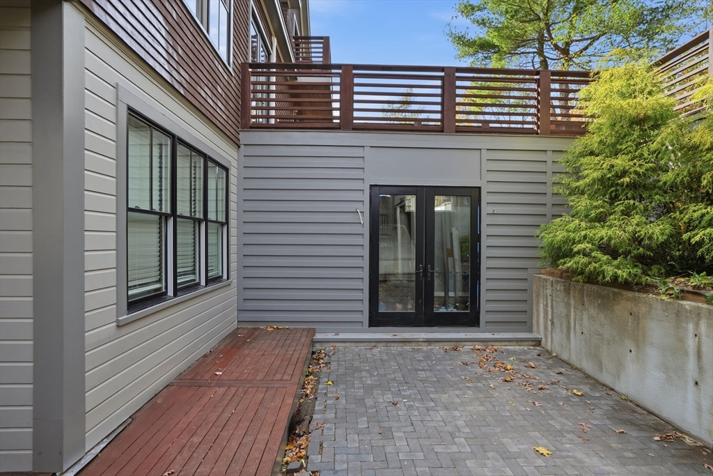 24 Sigourney St 2
