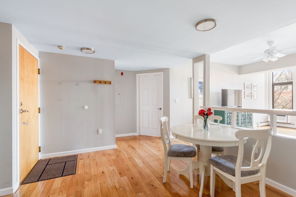 Boston, Massachusetts 02118, United States, 2 Bedrooms Bedrooms, ,2 BathroomsBathrooms,Residential,Pending,100420