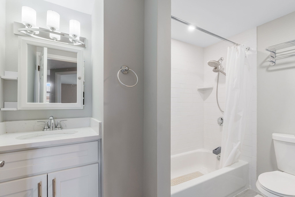 Boston, Massachusetts 02118, United States, 2 Bedrooms Bedrooms, ,2 BathroomsBathrooms,Residential,Pending,100420