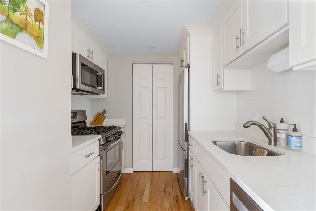 Boston, Massachusetts 02118, United States, 2 Bedrooms Bedrooms, ,2 BathroomsBathrooms,Residential,Pending,100420