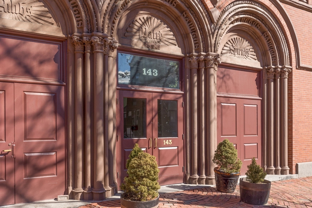 Boston, Massachusetts 02118, United States, 2 Bedrooms Bedrooms, ,2 BathroomsBathrooms,Residential,Pending,100420