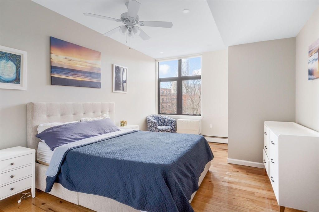 Boston, Massachusetts 02118, United States, 2 Bedrooms Bedrooms, ,2 BathroomsBathrooms,Residential,Pending,100420