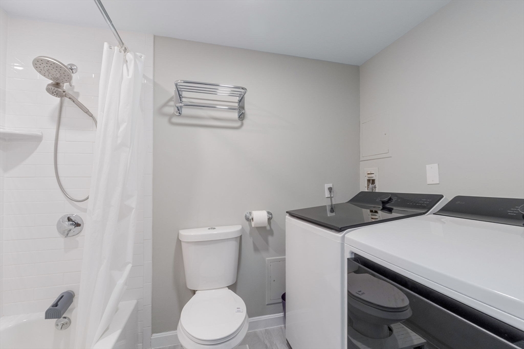 Boston, Massachusetts 02118, United States, 2 Bedrooms Bedrooms, ,2 BathroomsBathrooms,Residential,Pending,100420