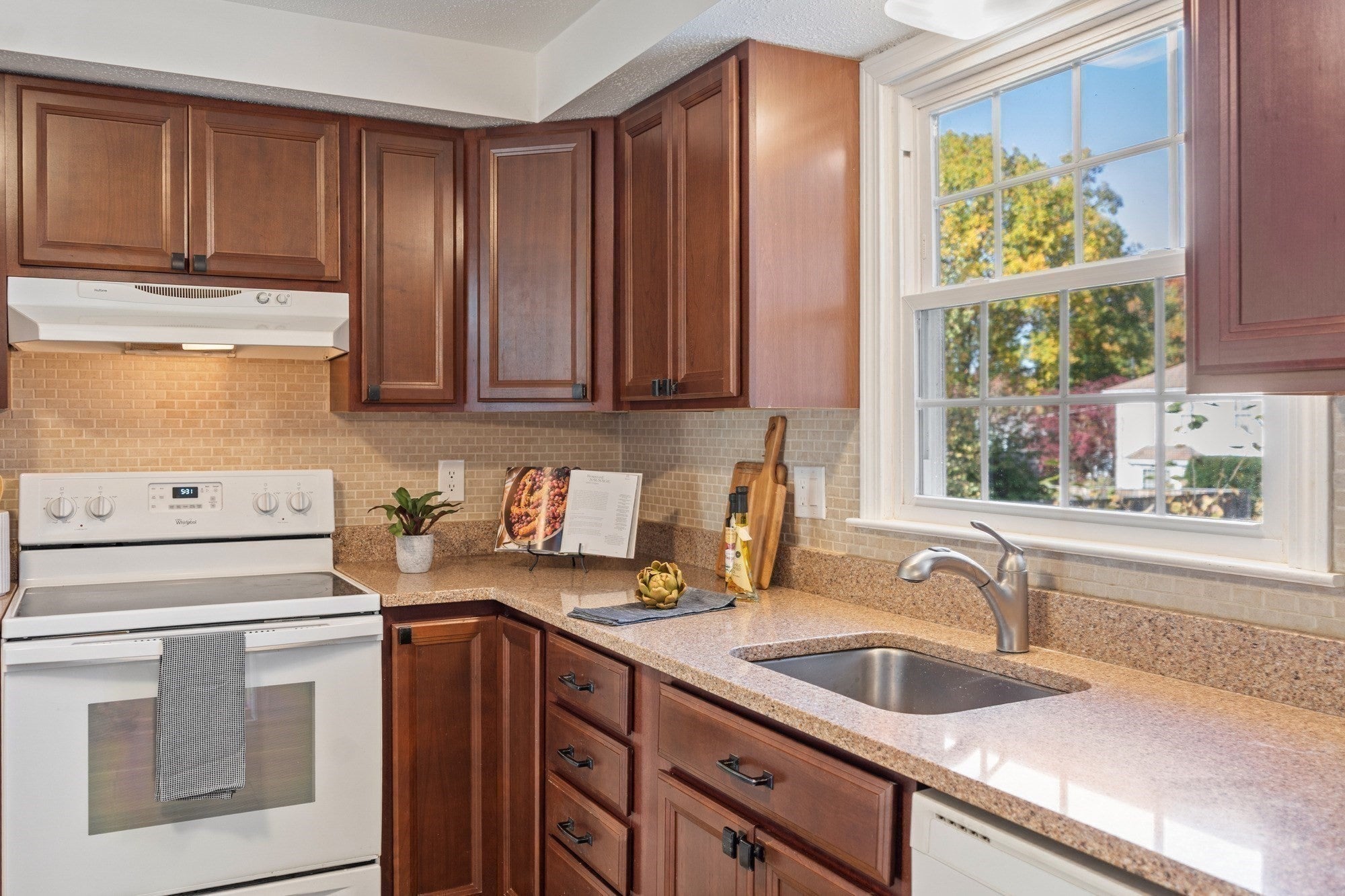 3 Woodridge Rd, Milford, MA Photo #8