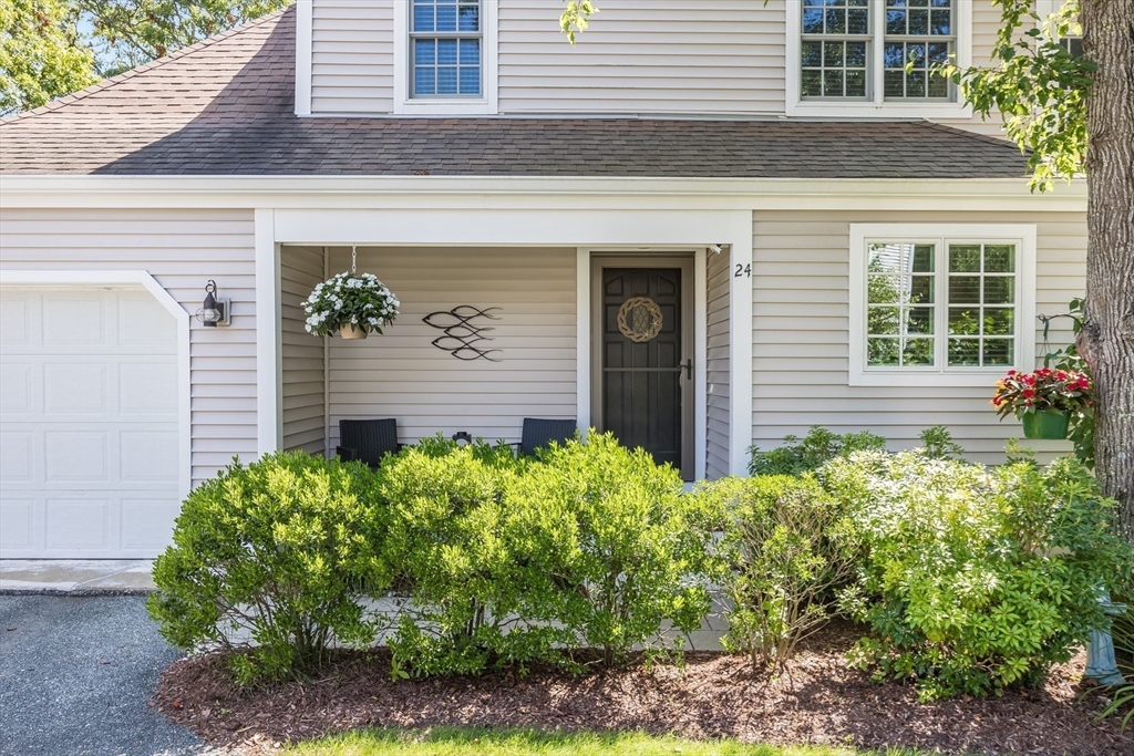 24 Hampton Ct 24