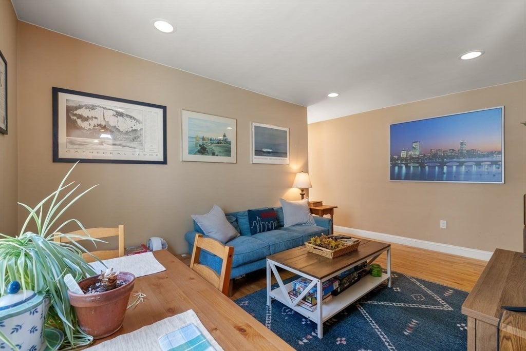 293-295 River St 3R