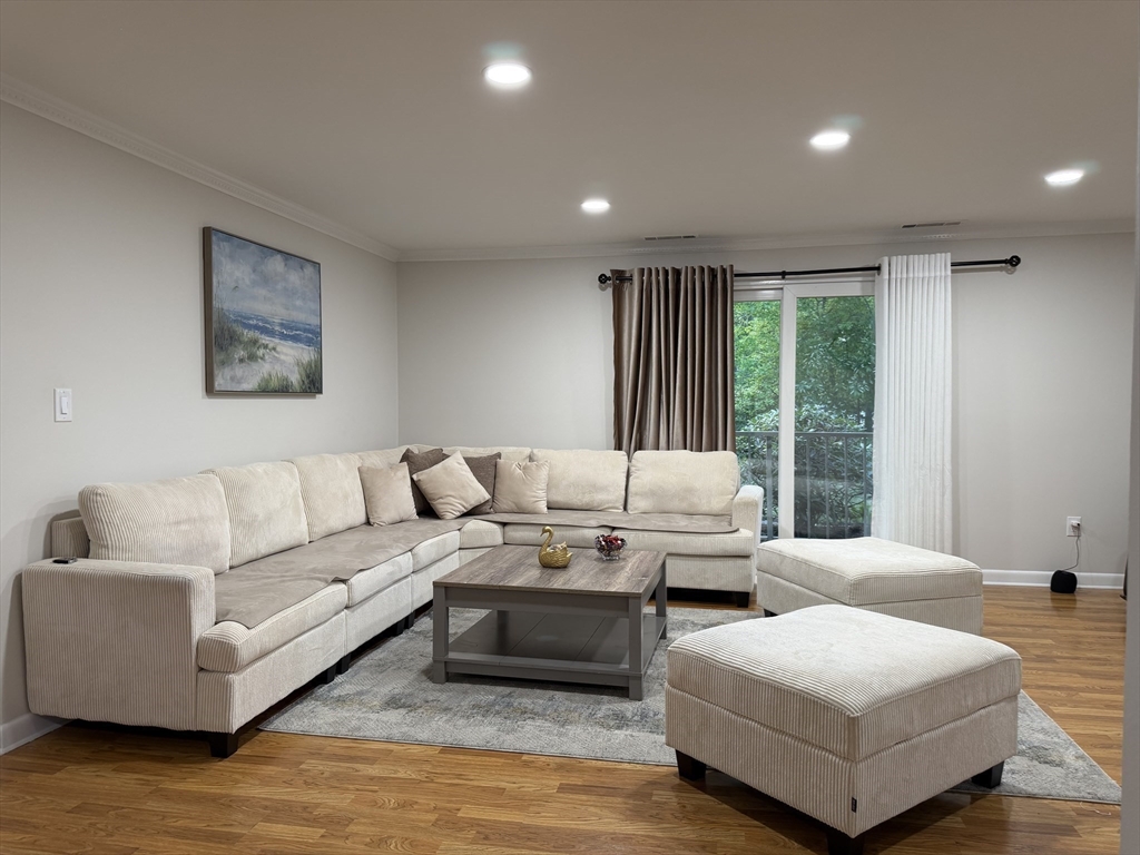4 Kingswood Dr 3
