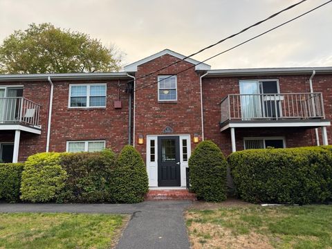 Photo of 4 Kingswood Dr #3, Abington, MA 02351 (MLS # 73524232)