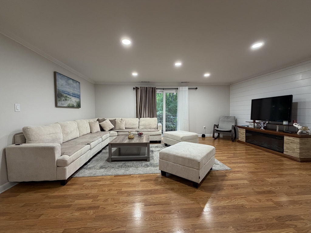 4 Kingswood Dr 3