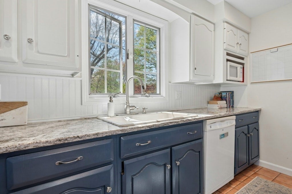 223 Beverly Road, Worcester, MA Photo #20