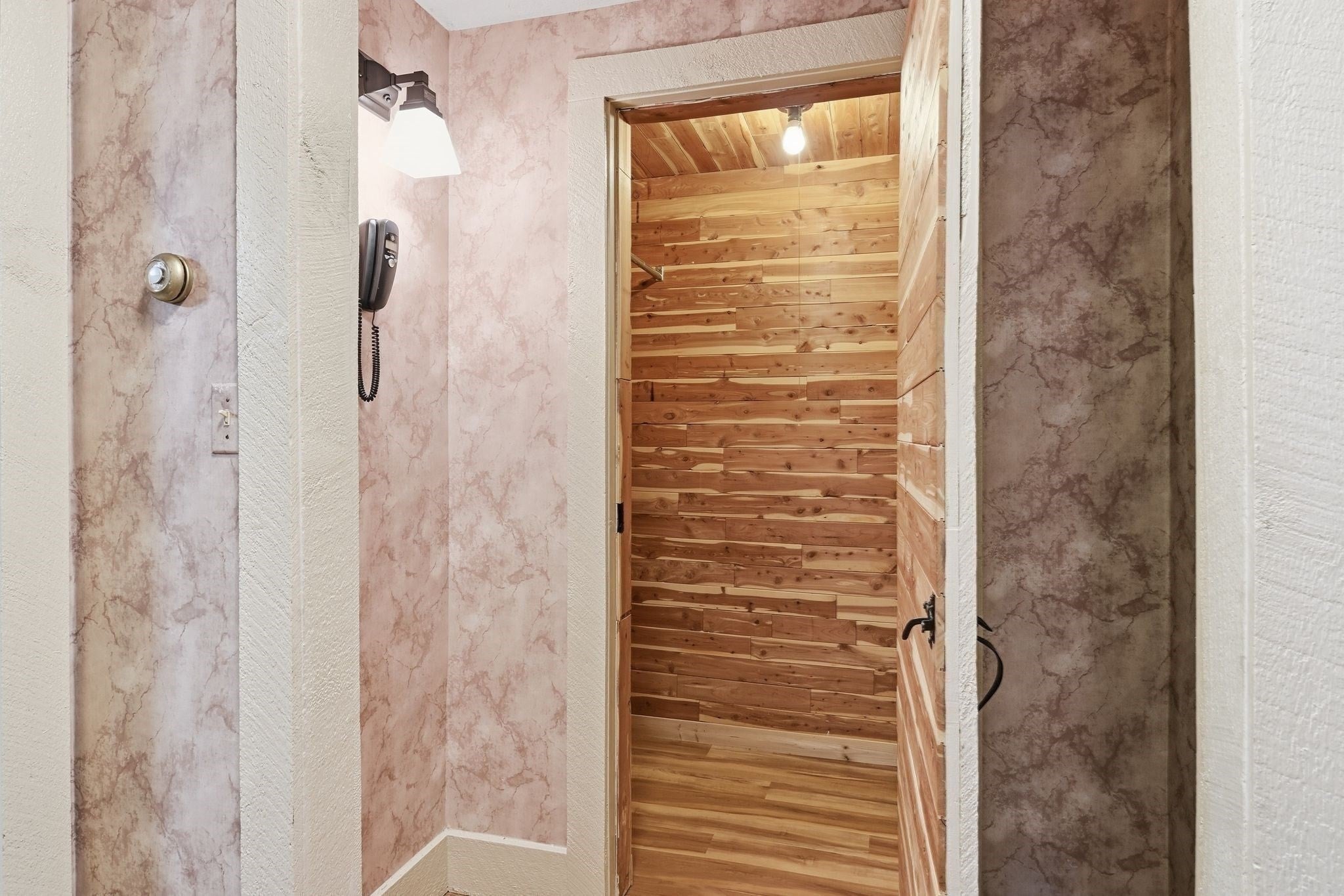 46 Stuart Pl, Westfield, MA Photo #28