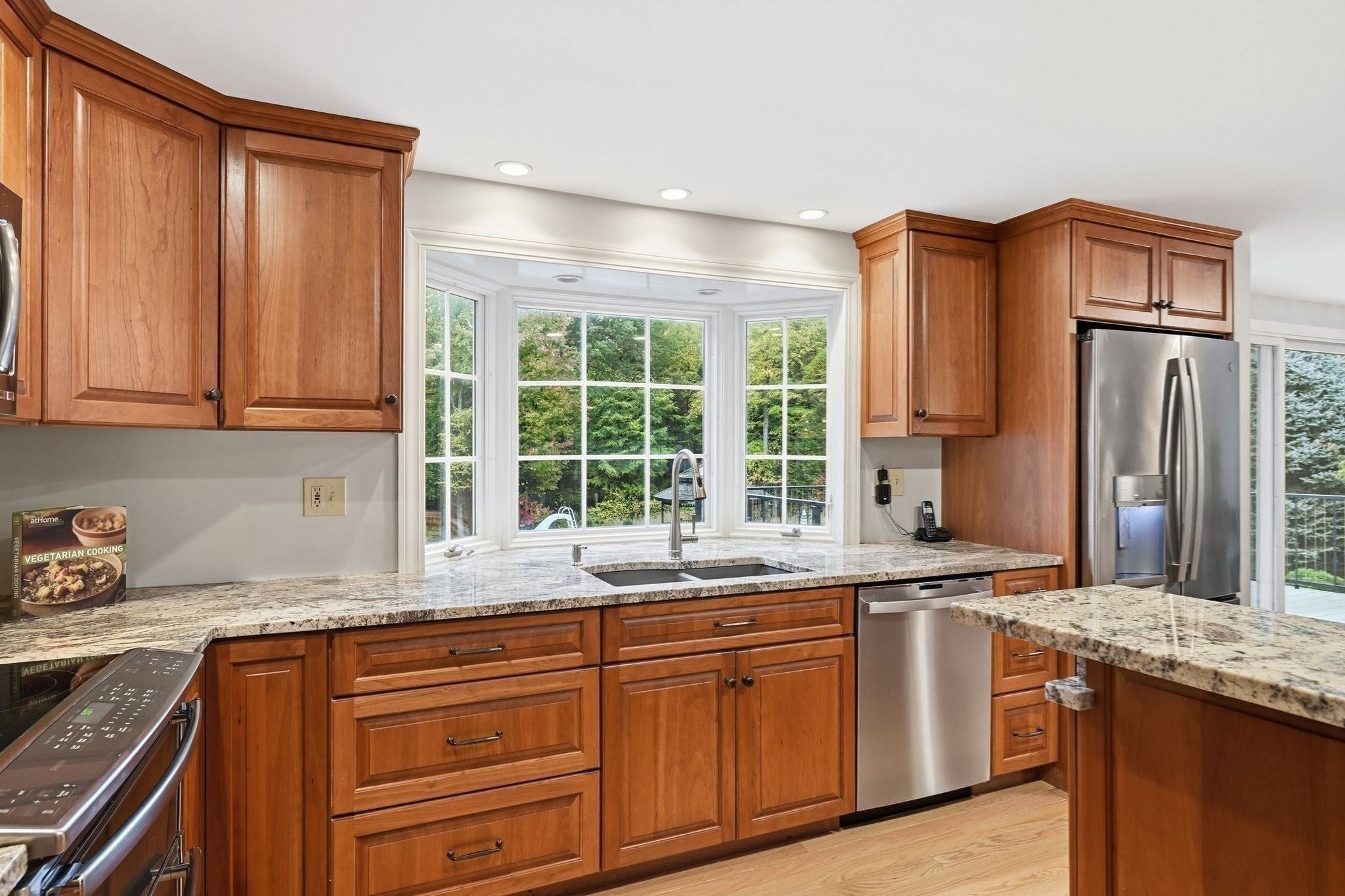 46 Stuart Pl, Westfield, MA Photo #9