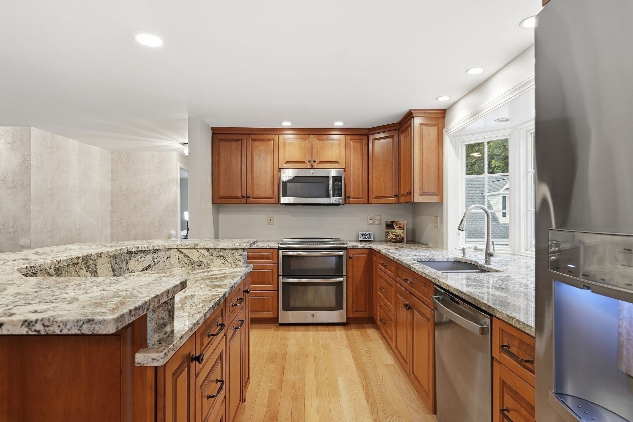 46 Stuart Pl, Westfield, MA Photo #8