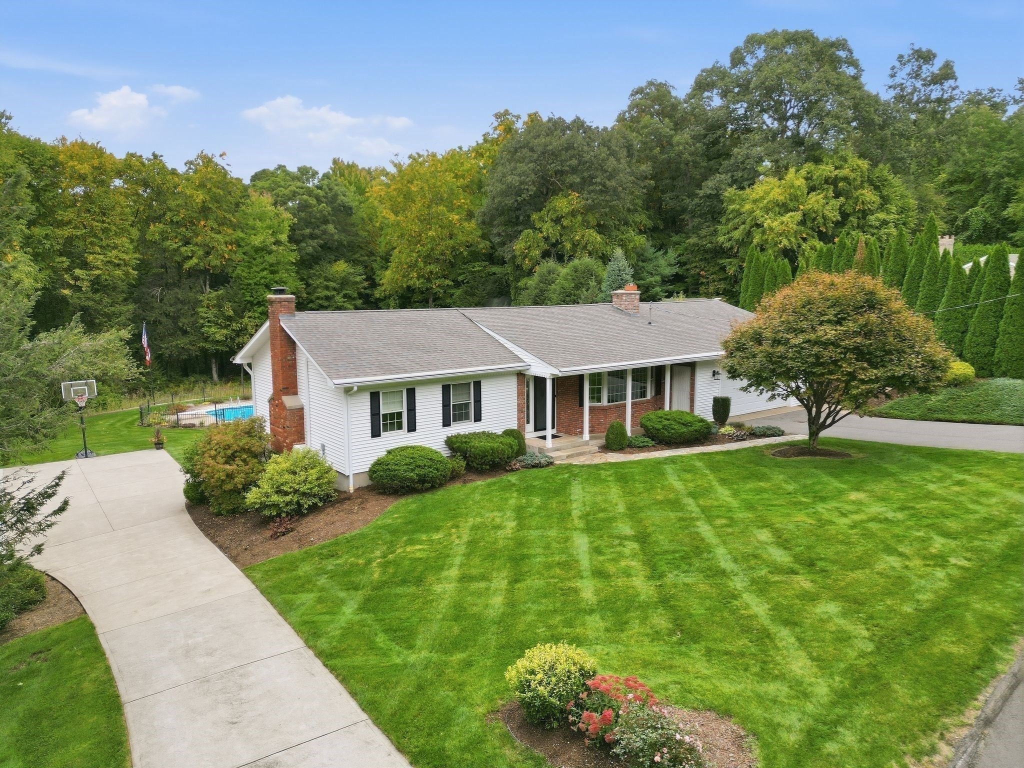 46 Stuart Pl, Westfield, MA Photo #5