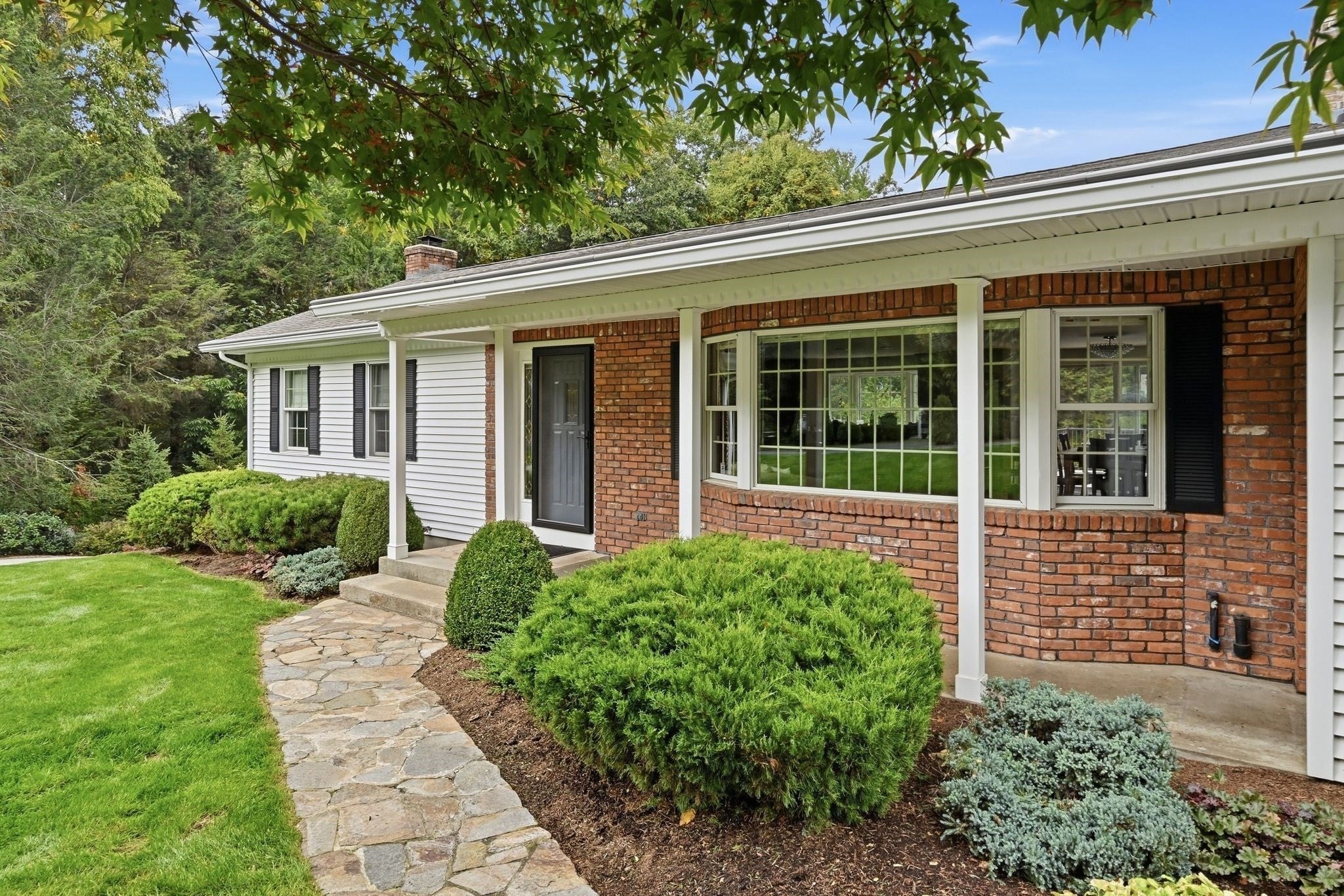 46 Stuart Pl, Westfield, MA Photo #2