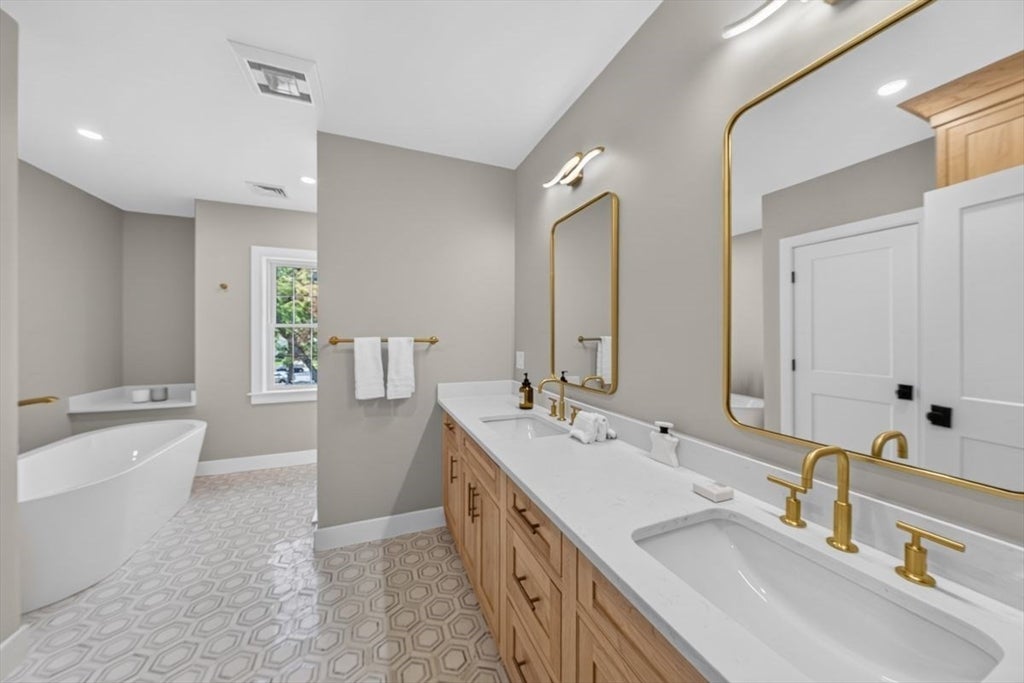 11 Viking Road, Winchester, MA, 11 Viking Road, Winchester, MA Photo #15