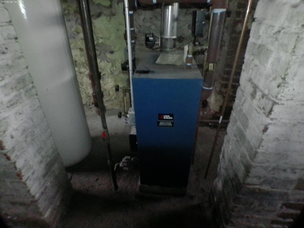 Holyoke, Massachusetts 01040, United States, 2 Bedrooms Bedrooms, ,2 BathroomsBathrooms,Residential,Contingent,136938