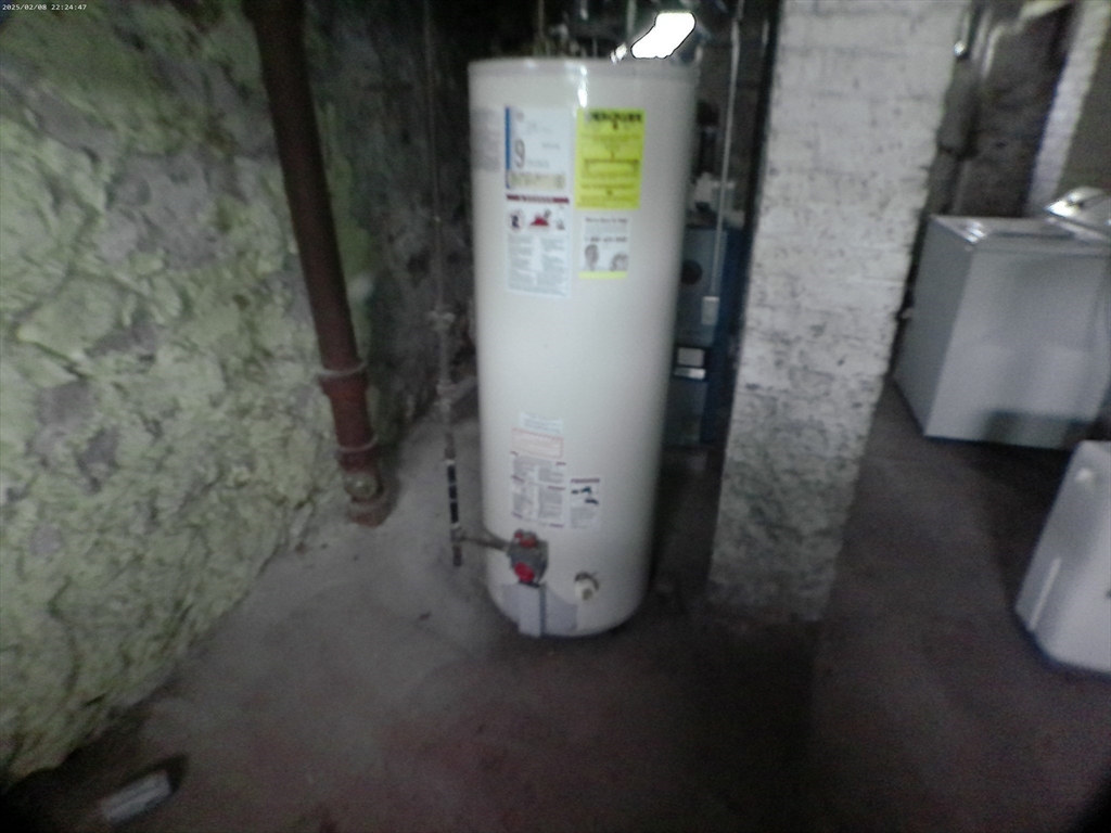 Holyoke, Massachusetts 01040, United States, 2 Bedrooms Bedrooms, ,2 BathroomsBathrooms,Residential,Contingent,136938