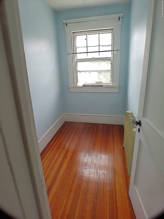 Holyoke, Massachusetts 01040, United States, 2 Bedrooms Bedrooms, ,2 BathroomsBathrooms,Residential,Contingent,136938