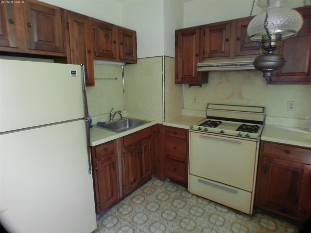 Holyoke, Massachusetts 01040, United States, 2 Bedrooms Bedrooms, ,2 BathroomsBathrooms,Residential,Contingent,136938