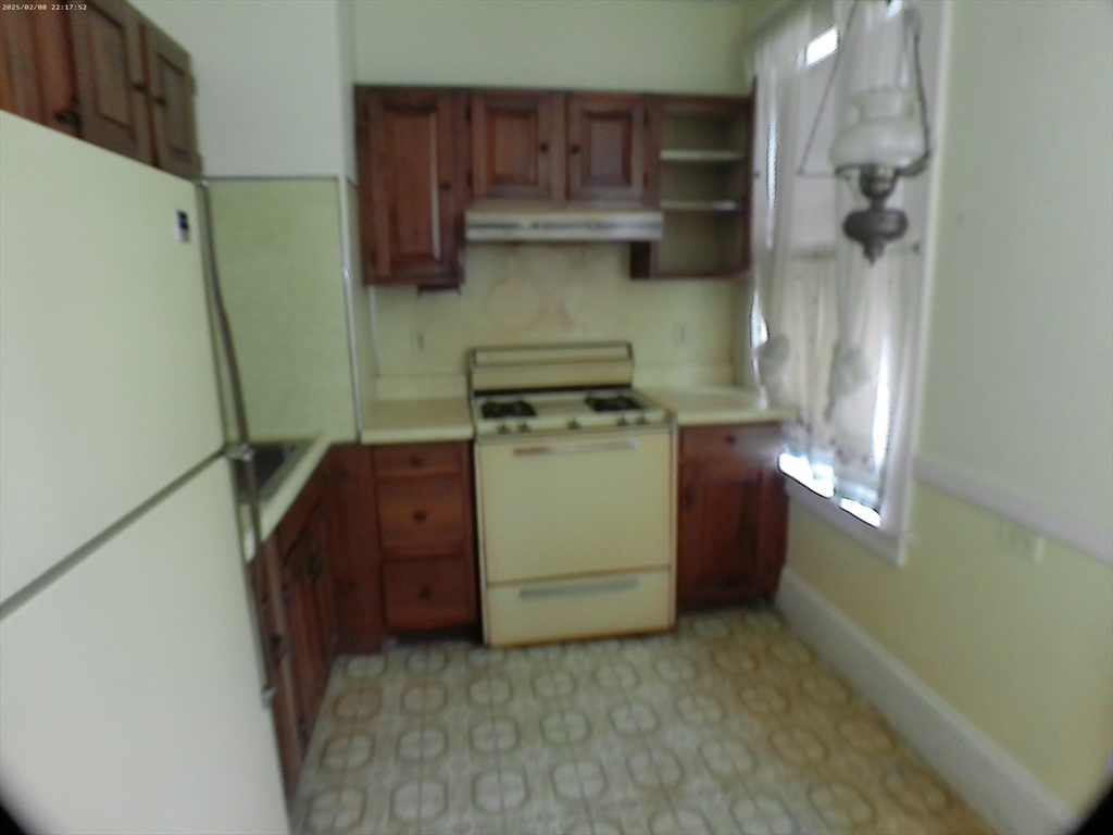 Holyoke, Massachusetts 01040, United States, 2 Bedrooms Bedrooms, ,2 BathroomsBathrooms,Residential,Contingent,136938