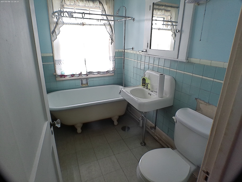 Holyoke, Massachusetts 01040, United States, 2 Bedrooms Bedrooms, ,2 BathroomsBathrooms,Residential,Contingent,136938