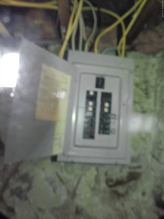 Holyoke, Massachusetts 01040, United States, 2 Bedrooms Bedrooms, ,2 BathroomsBathrooms,Residential,Contingent,136938