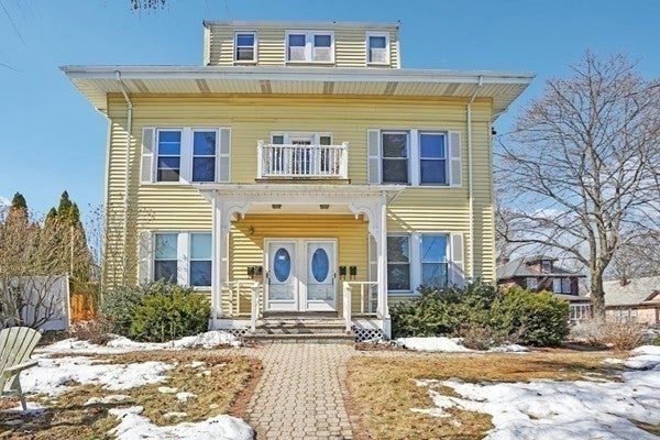 123 White St
