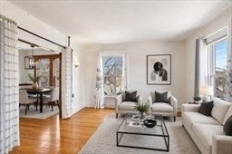 123 White St