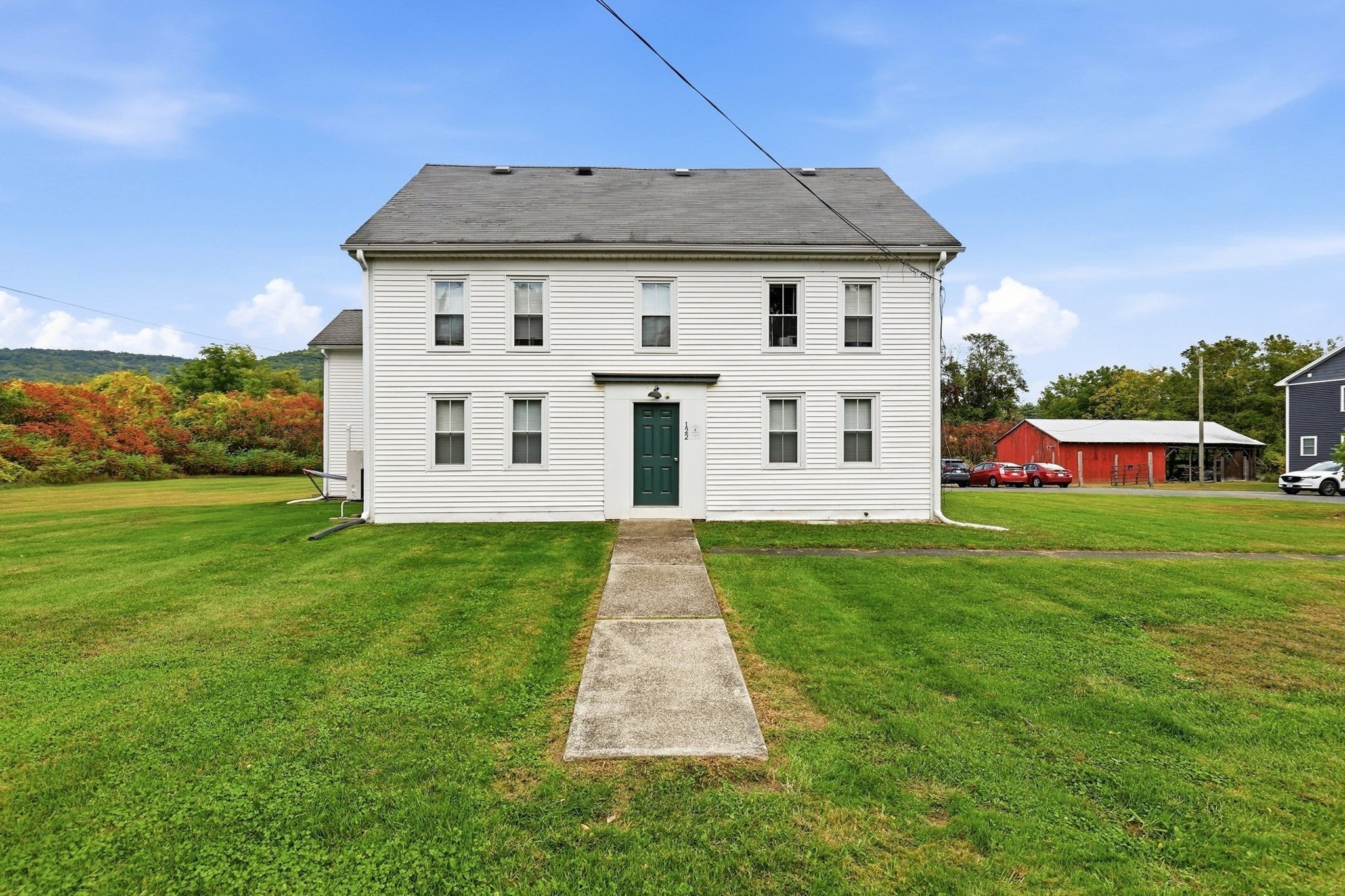 Photo of 122 S Silver Ln, Sunderland, MA