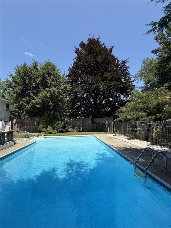 Natick, Massachusetts 01760, United States, 3 Bedrooms Bedrooms, ,3 BathroomsBathrooms,Residential,Active,186696