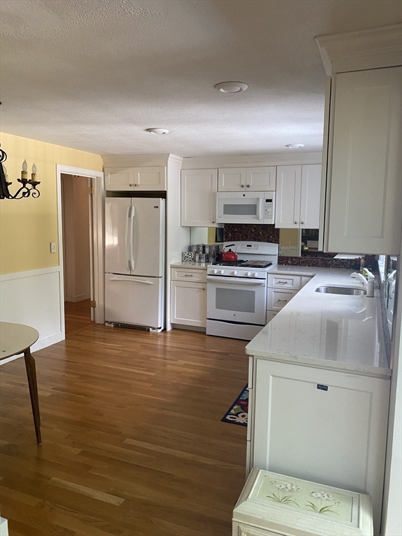 Natick, Massachusetts 01760, United States, 3 Bedrooms Bedrooms, ,3 BathroomsBathrooms,Residential,Active,186696