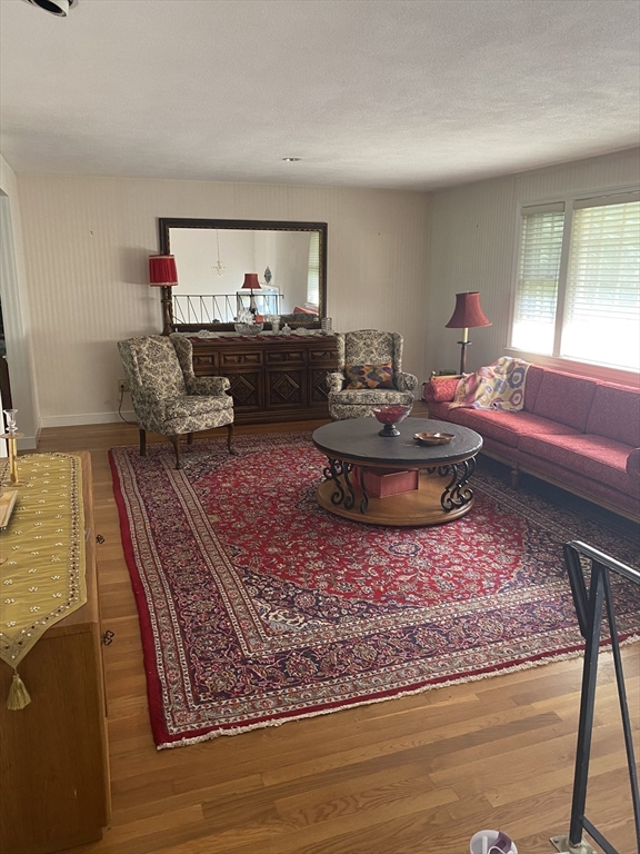 Natick, Massachusetts 01760, United States, 3 Bedrooms Bedrooms, ,3 BathroomsBathrooms,Residential,Active,186696