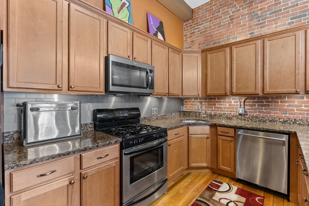 61 Market St 2C