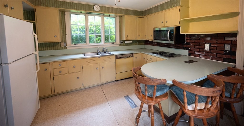 106 Beal St, Lunenburg, MA Photo #7
