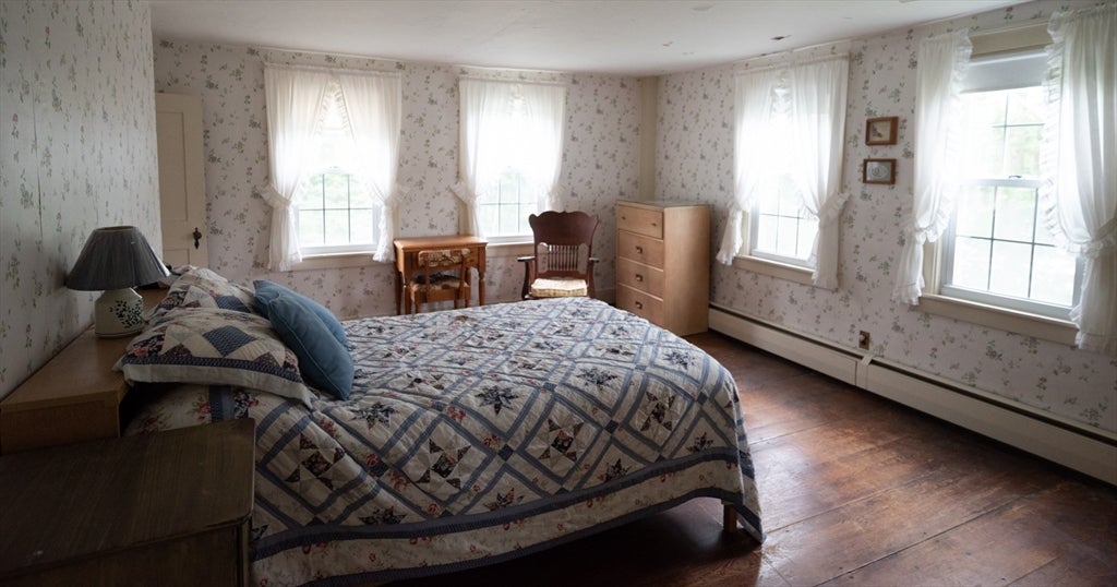 106 Beal St, Lunenburg, MA Photo #20