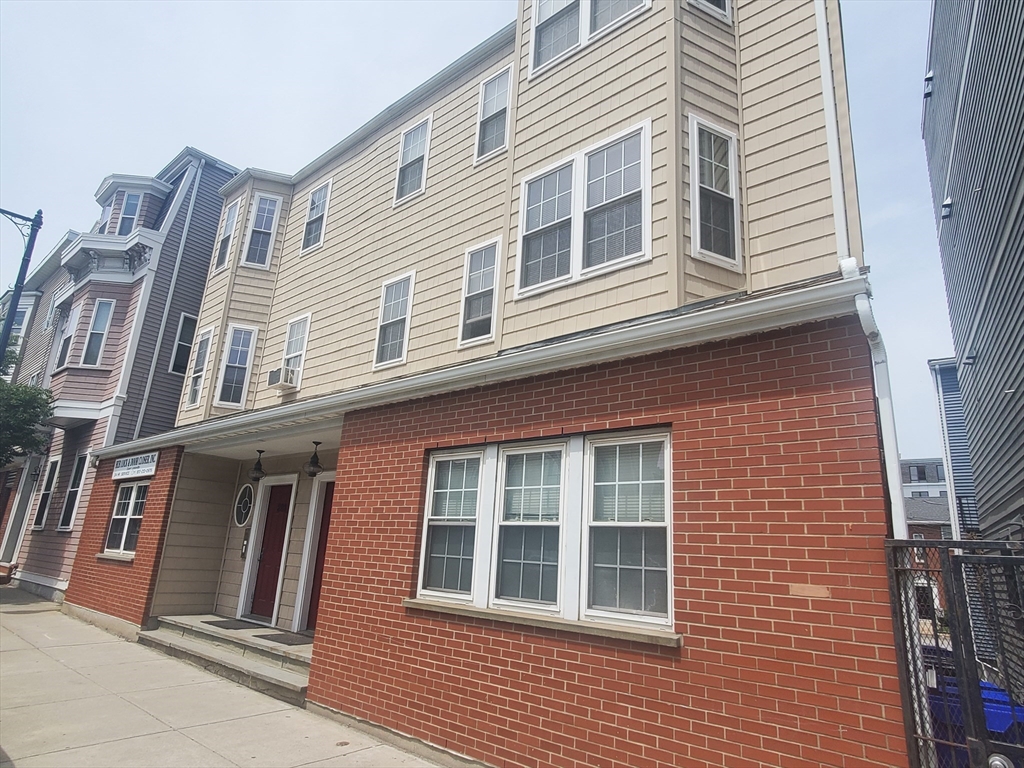279-279A Dorchester St