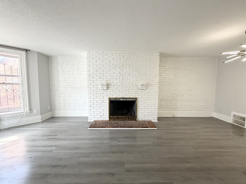 70 Temple St 1
