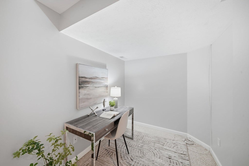 27 Stonegate Rd #27, Chelmsford, MA, 27 Stonegate Rd #27, Chelmsford, MA Photo #31