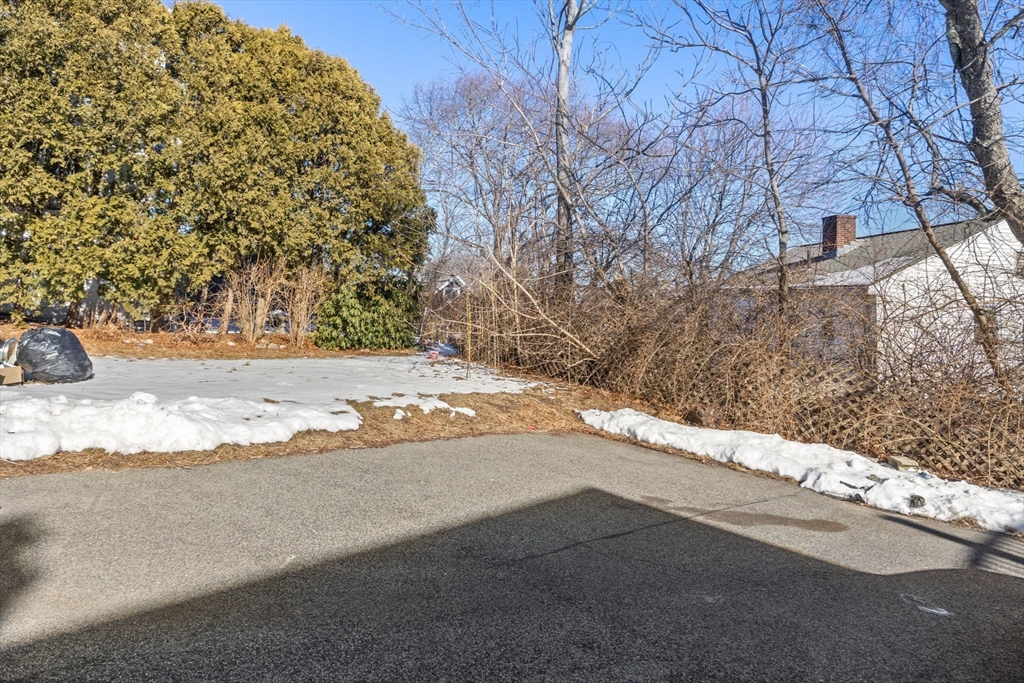 Boston, Massachusetts 02131, United States, 3 Bedrooms Bedrooms, ,1 BathroomBathrooms,Residential,Active,89368